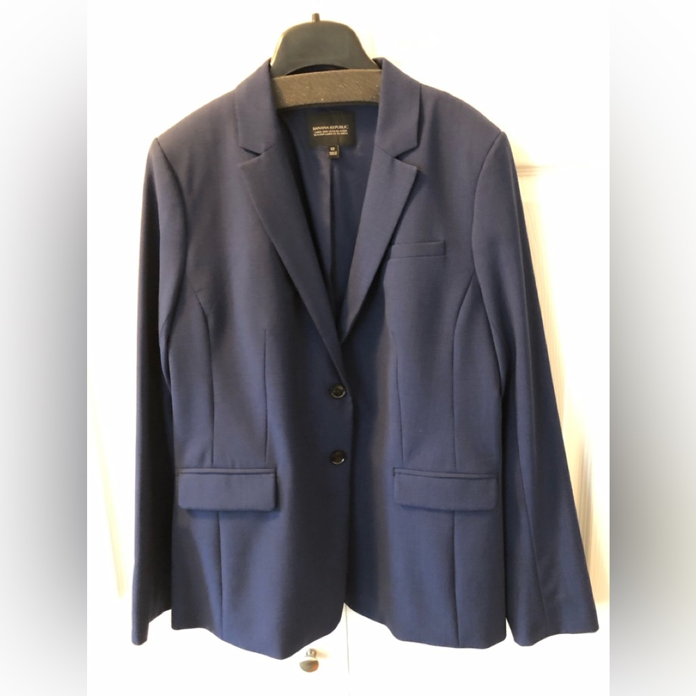 Banana Republic Long and Lean l, washable wool, 2 button blazer . EUC. Navy